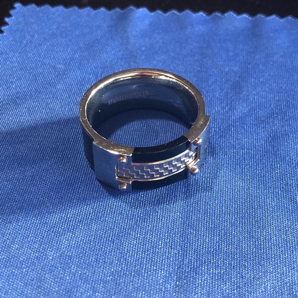 Bling Ring - Picture 1 of 3